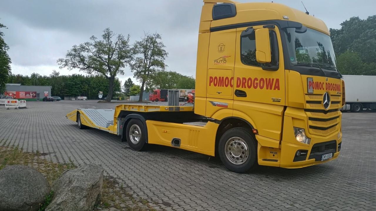 Transport niskopodwoziowy – koparka